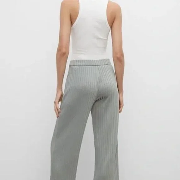 Club Monaco Wide Rib Pants and Matching Ribbed Cardi - Picture 3 of 6